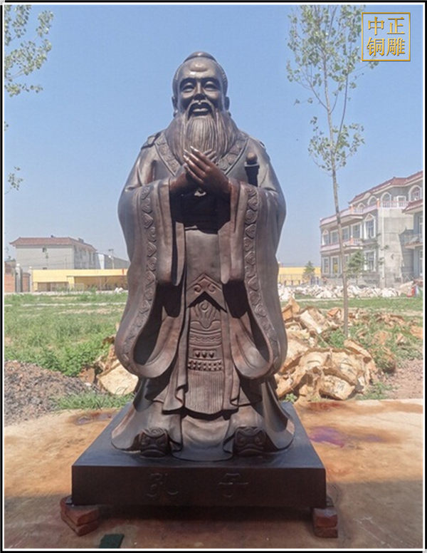 學?？鬃鱼~雕擺放